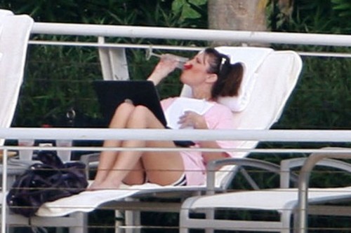 sarah-palin-poolside-miami-1