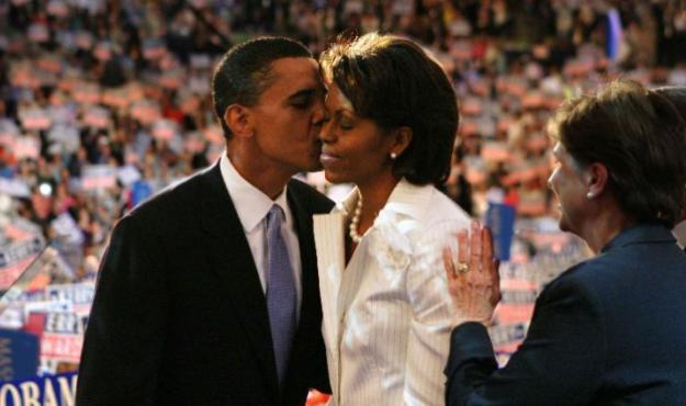 michelle obama kiss